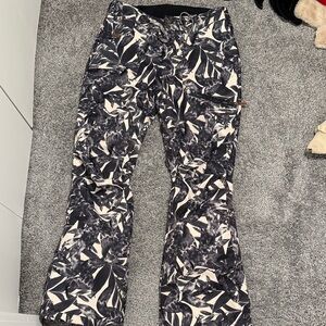 Roxy Women’s Floral/Leaf Print Snow Pants